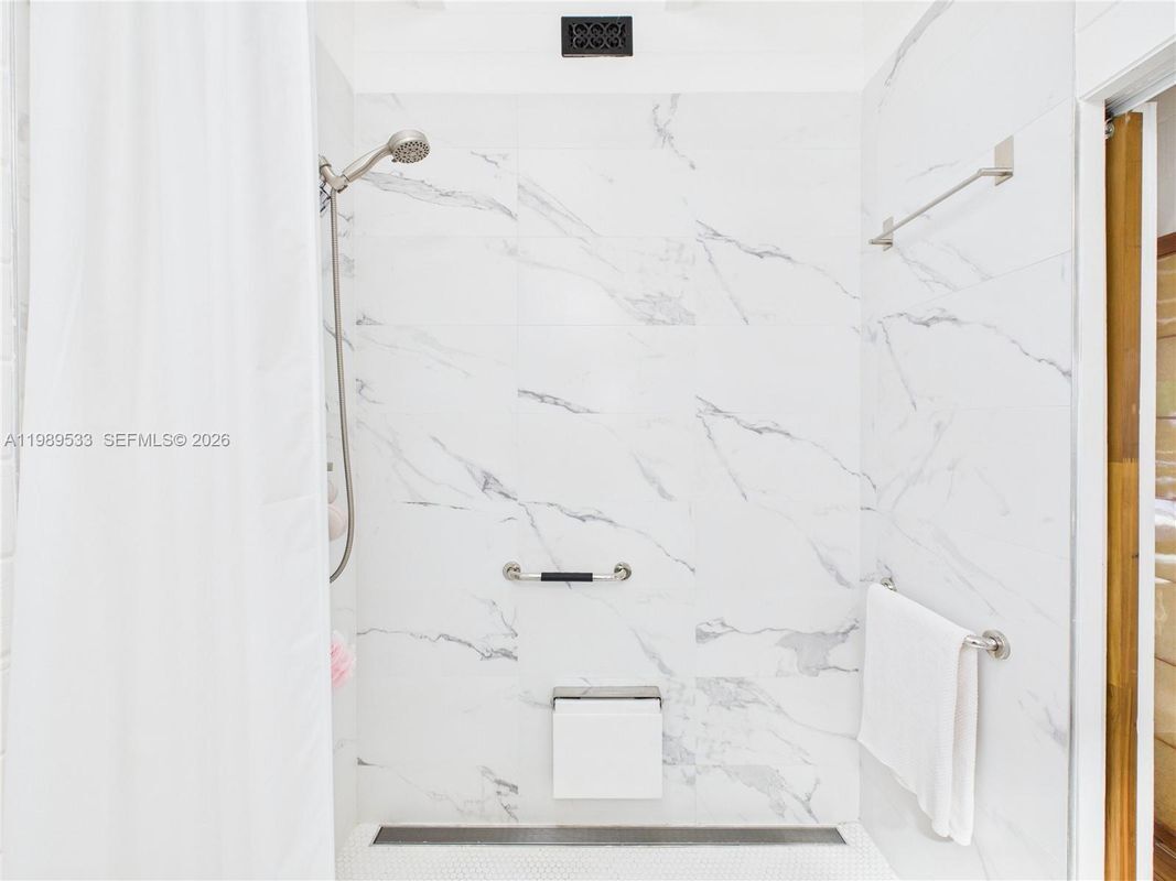 Building Photo - 1632 SW 28th Ave