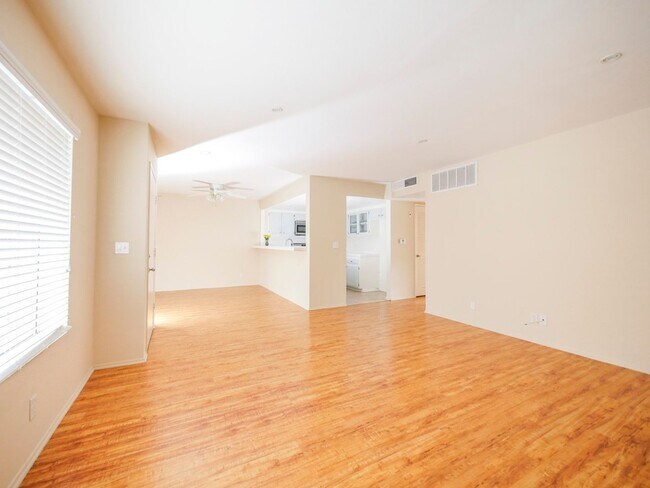Floorplan - 5317-5311 Denny Ave