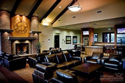 Building Photo - Beautiful Pahlisch home w/great floor plan...
