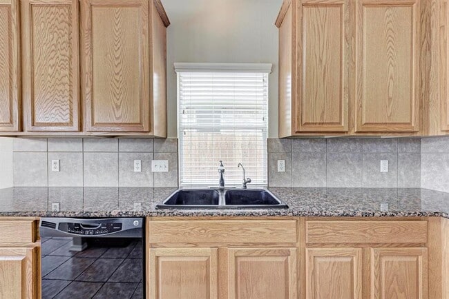 Building Photo - 11512 Shadow Creek Dr