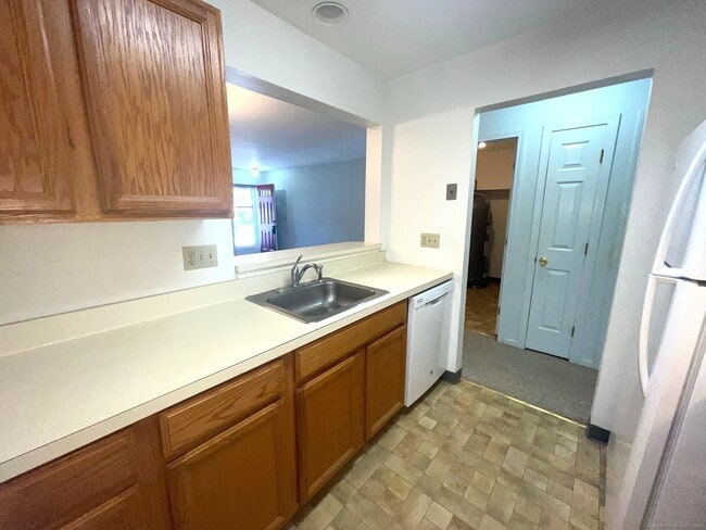 Building Photo - 307 Willow Springs