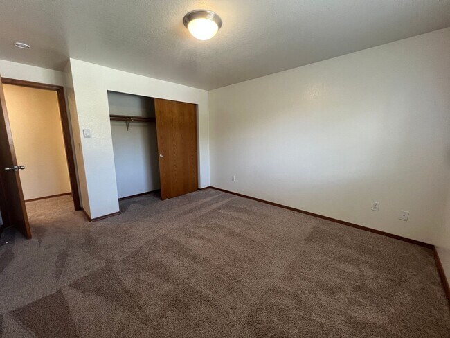 Building Photo - 5612 Seahurst Ave