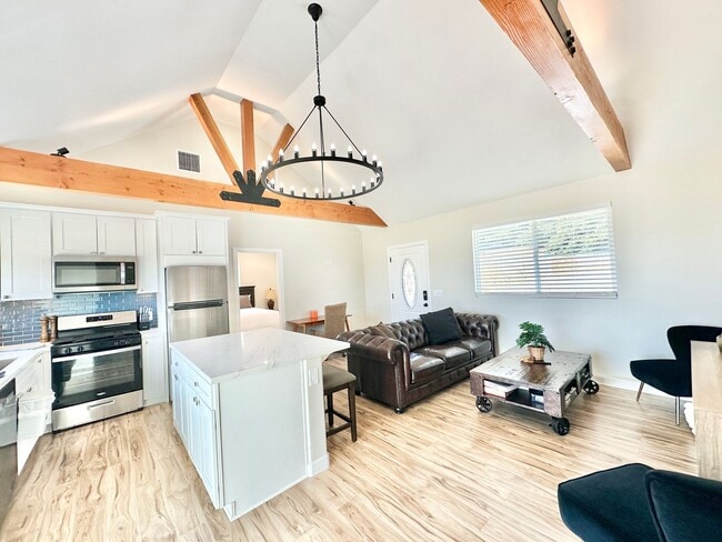 Building Photo - Amazing Location & Sprawling Country Living at its Very Best in this Beautiful Single-Story, Full...