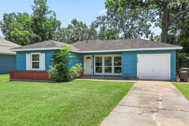 Building Photo - 2318 Pecan St