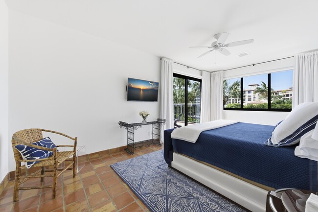 Building Photo - 264 Everglade Ave