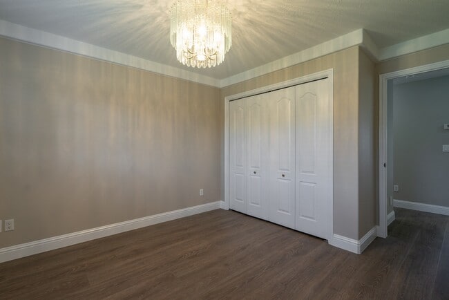 Building Photo - Spacious 6 Bedroom Home with a Balcony!