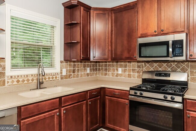 Building Photo - 1050 Cureton Dr