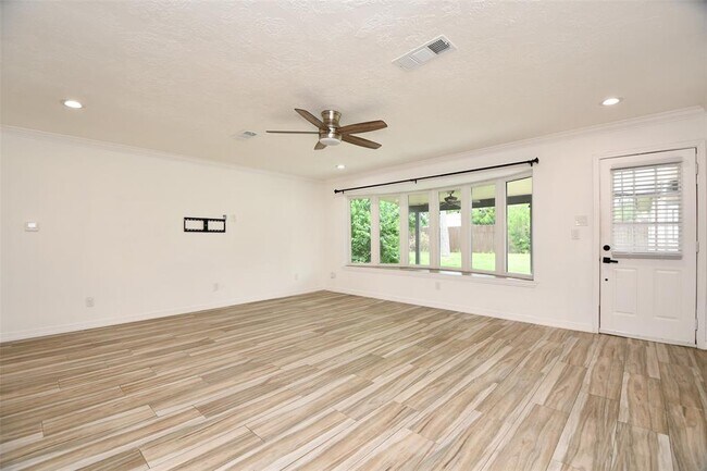 Building Photo - 5951 Beaudry Dr