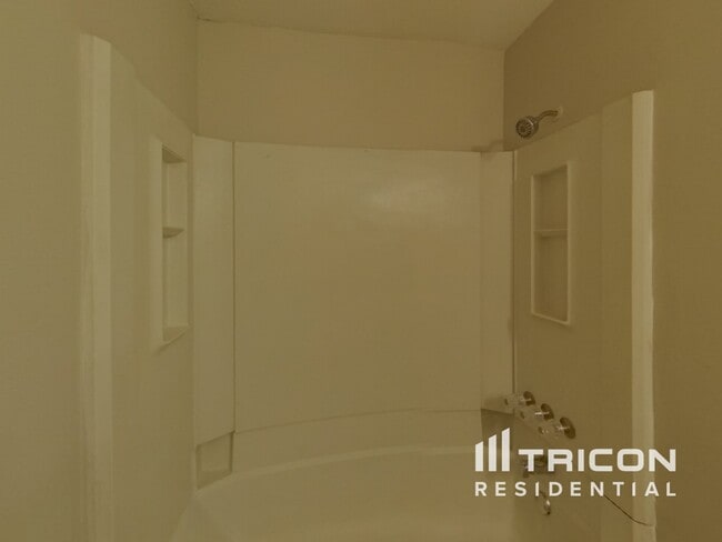 Building Photo - 2943 Pebblebrook Dr