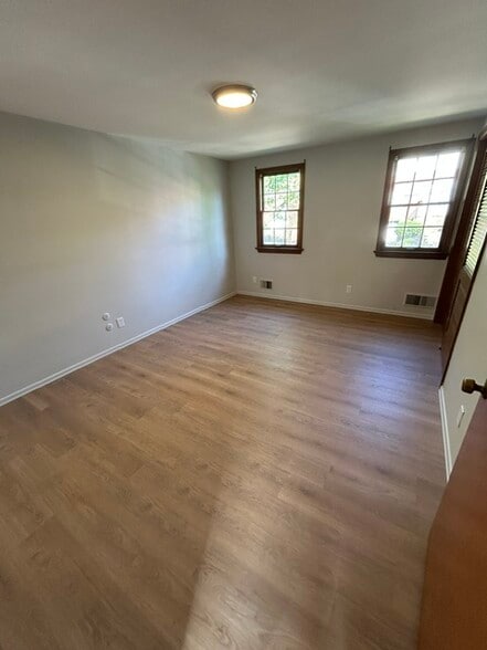 Building Photo - 412 Anawanda Ave
