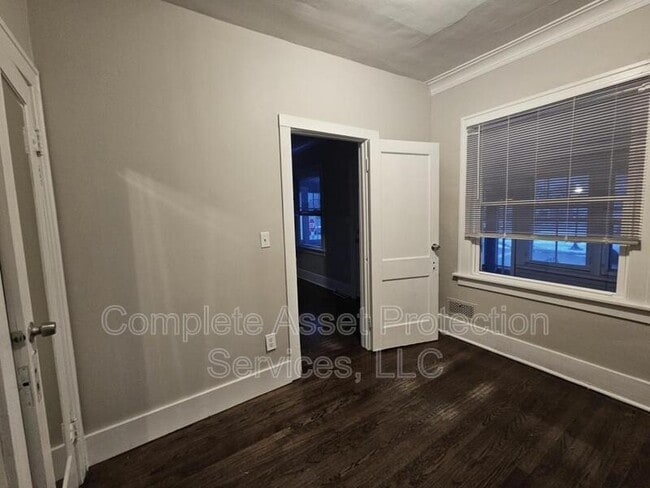 Building Photo - 6404 Harrison Ave