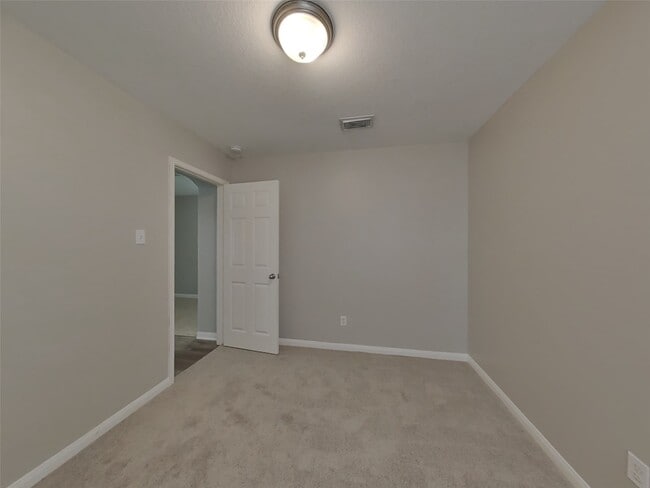 Building Photo - 815 Marigold Rd