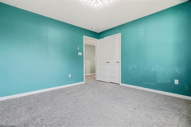 Building Photo - 8059 Hinsdale Ln