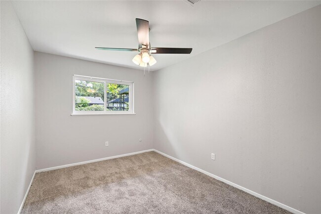 Building Photo - 6007 Claridge Dr