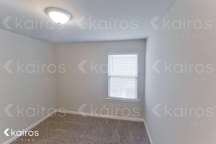 Building Photo - 118 E Broussard St