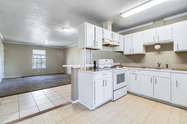 Building Photo - St James Apartments