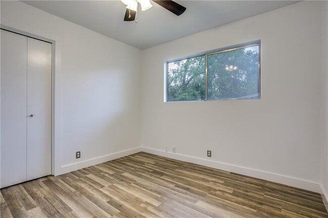 Building Photo - 2313 La Casa Dr