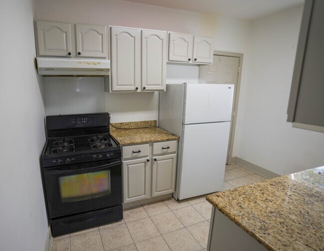 Building Photo - 417 Bellecastle St