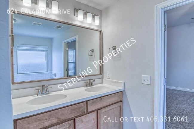 Building Photo - 624 Caladium Dr