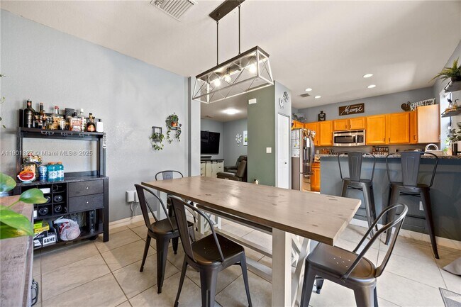 Building Photo - 2544 Centergate Dr