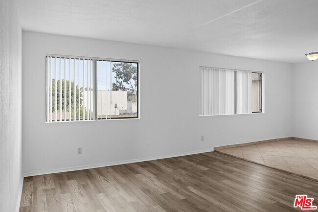 Primary Photo - 324 Stepney St