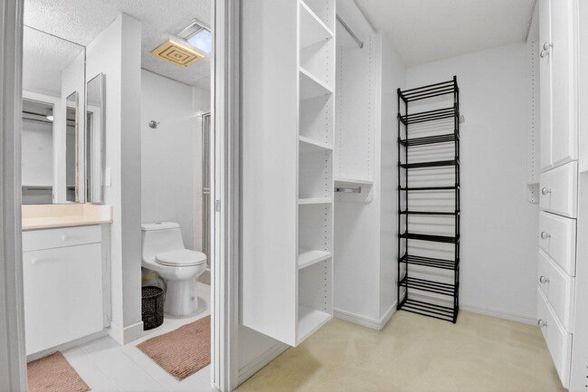 Building Photo - 4100 N Ocean Dr