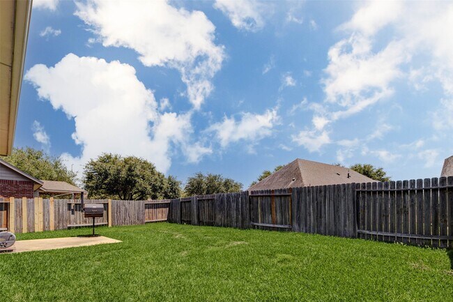 Building Photo - 6107 Nicholas Ln