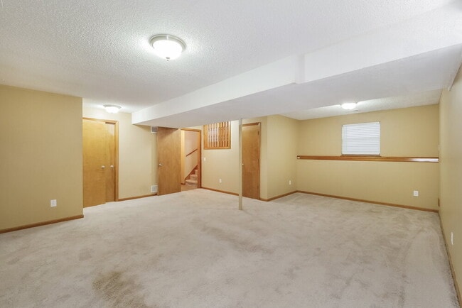 Building Photo - 1711 Roberta Dr