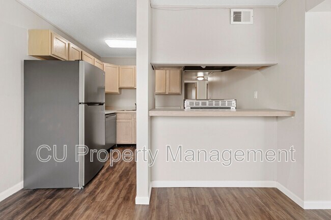 Building Photo - 1605 N Willow Rd