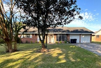 Building Photo - 1520 Highland Dr