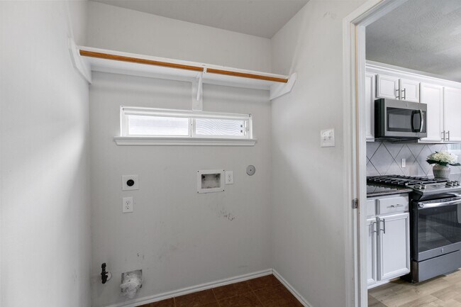 Building Photo - 8610 Twillingate Ln