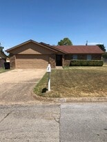 Building Photo - 1600 Woodside Ln E