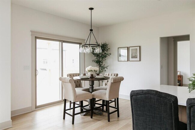 Building Photo - EXECUTIVE RANCH!! 4 Bed, 3 Bath Home in Waukee