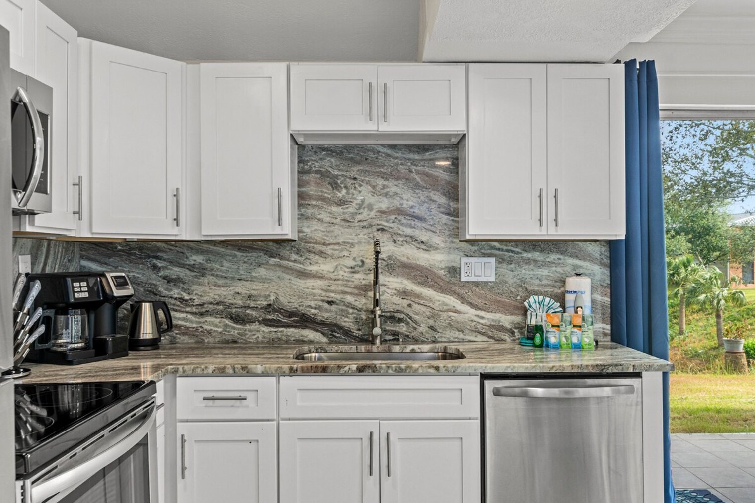 Building Photo - 4000 Gulf Terrace Dr