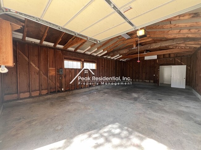 Building Photo - 6101 Mariposa Ave