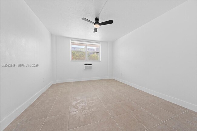 Building Photo - 1300 Lincoln Rd