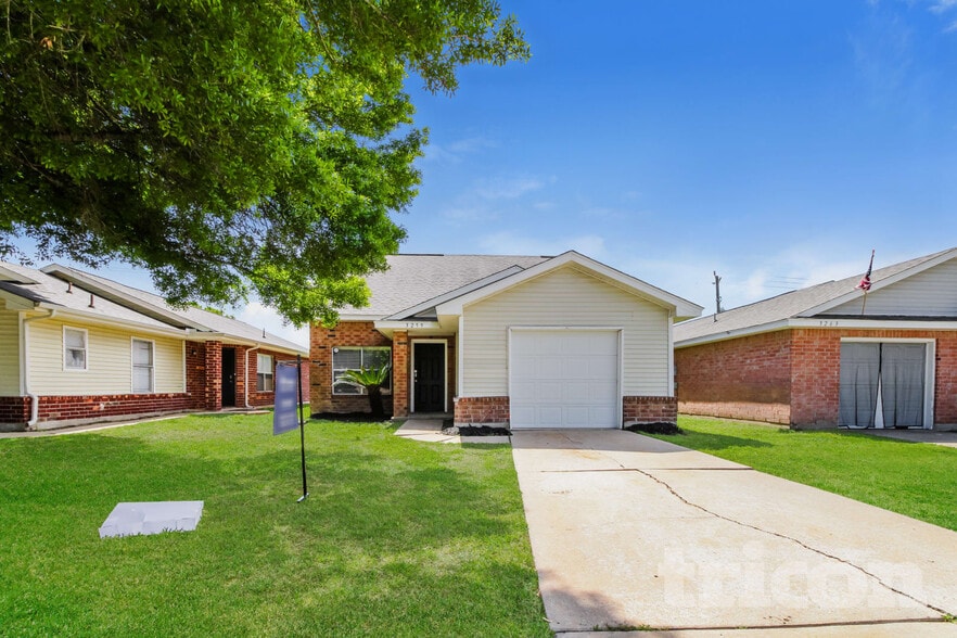 Primary Photo - 3259 Jorns St