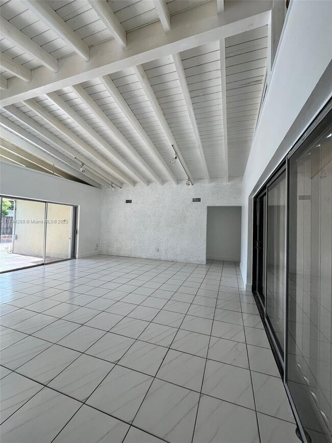 Building Photo - 20415 Highland Lakes Blvd