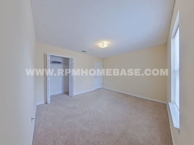 Building Photo - 338 Apple Dr