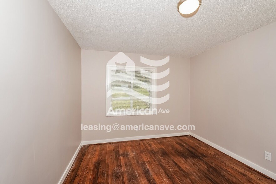 Building Photo - 8228 10th Ave S