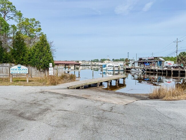 Building Photo - Fully Furnished 2 BD/2 BA Retreat on the B...