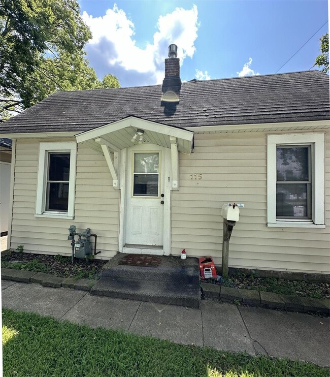Primary Photo - 1 Bed 1 Bath single family home near UWEC ...