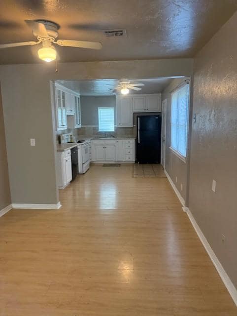 Building Photo - 8901 Rolling Meadows Dr