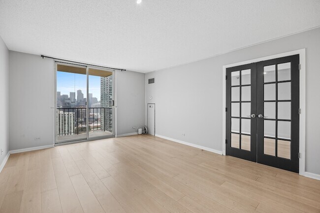 Building Photo - 1212 N LaSalle St