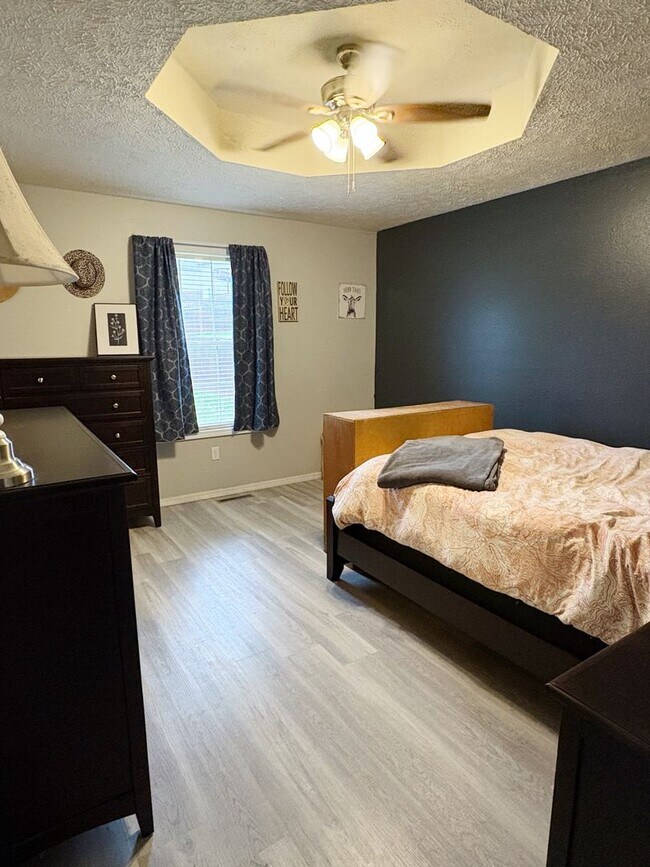 Building Photo - Pre-Leasing Now - Charming 3 Bed / 2 Bath ...