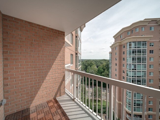 Building Photo - 3101 N Hampton Dr