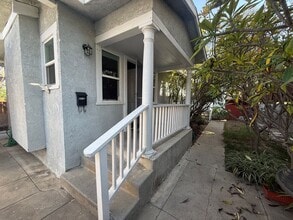 Building Photo - 867 W Santa Cruz St