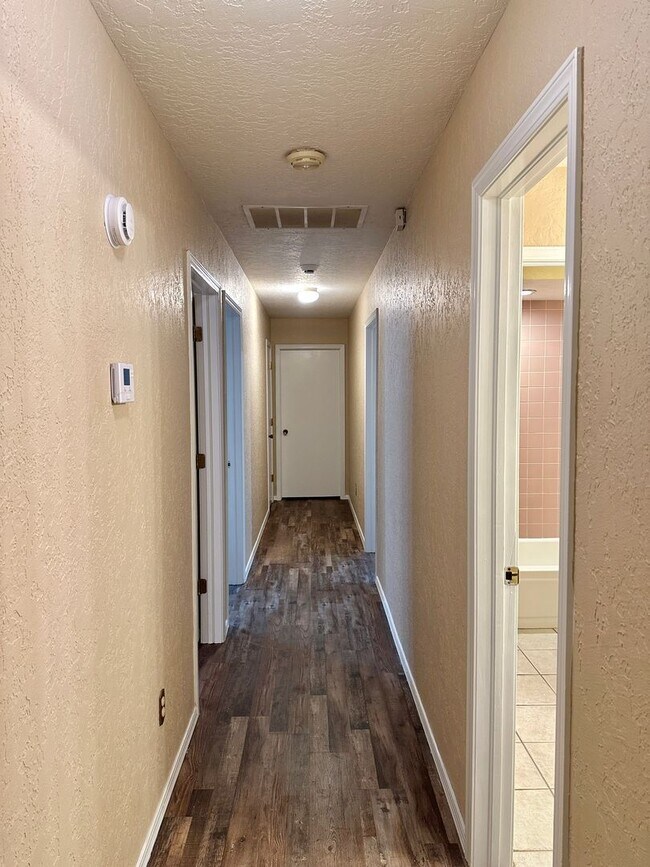 Building Photo - New flooring and paint!