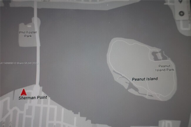 Building Photo - 2650 Lake Shore Dr