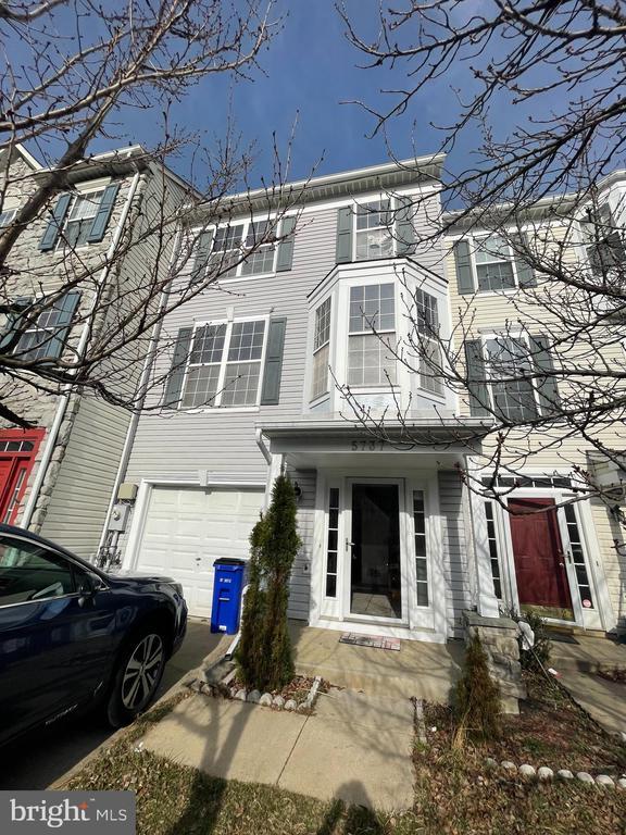 Building Photo - 5743 Goldfinch Ct